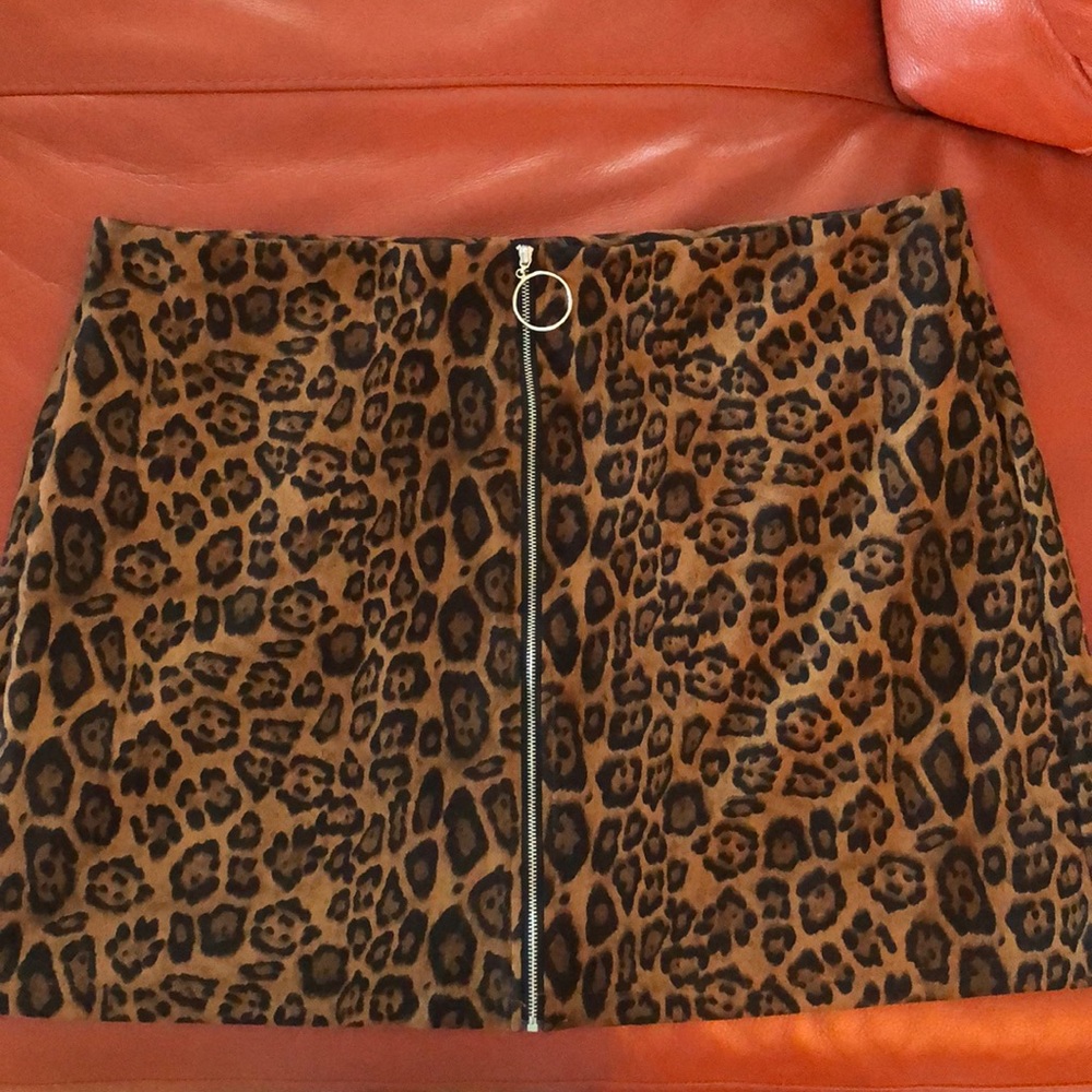 Leopard mini skirt with front zipper